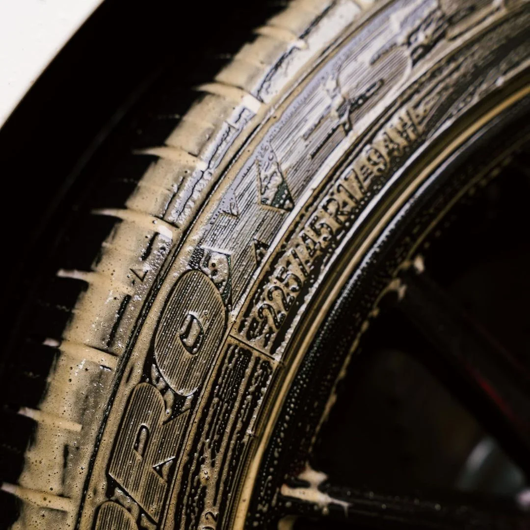 Gyeon Q²M Tire Cleaner – Intensive Rubber & Tire Cleaner (1000 ml 1L) 4