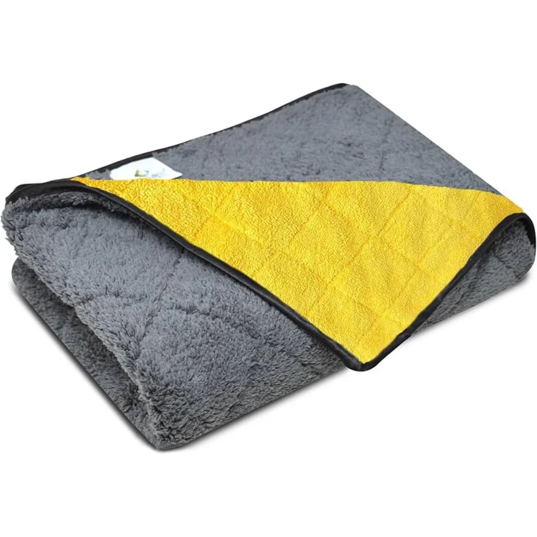 Ultra-Plush 800 GSM Microfiber Towel – 40x40 Inches, Diamond Cut